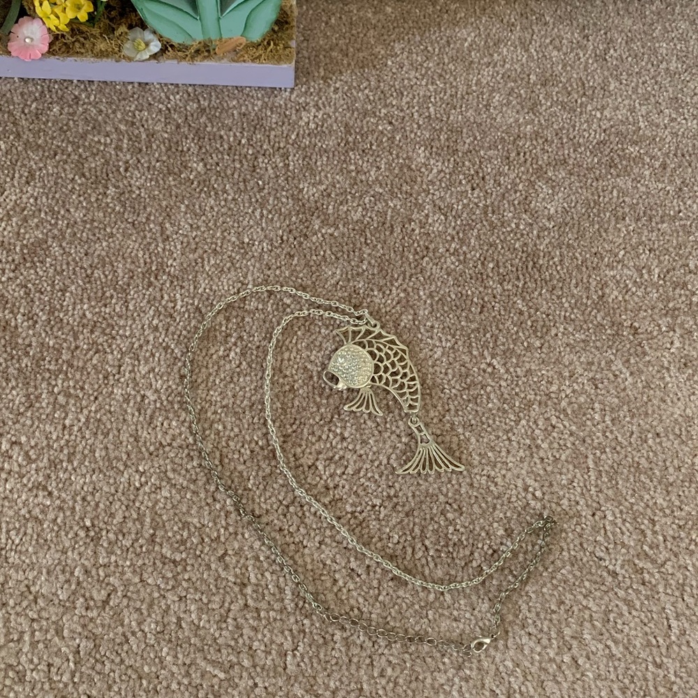 Sparkly Fish Necklace with Moving Fin & Tail